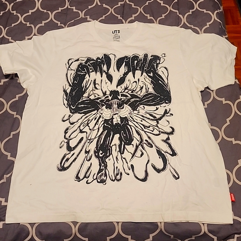 Uniqlo venom xxl new unworn